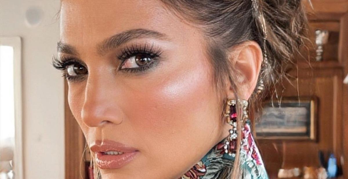 Jennifer Lopez surge deslumbrante em desfile da Dolce & Gabbana em Veneza