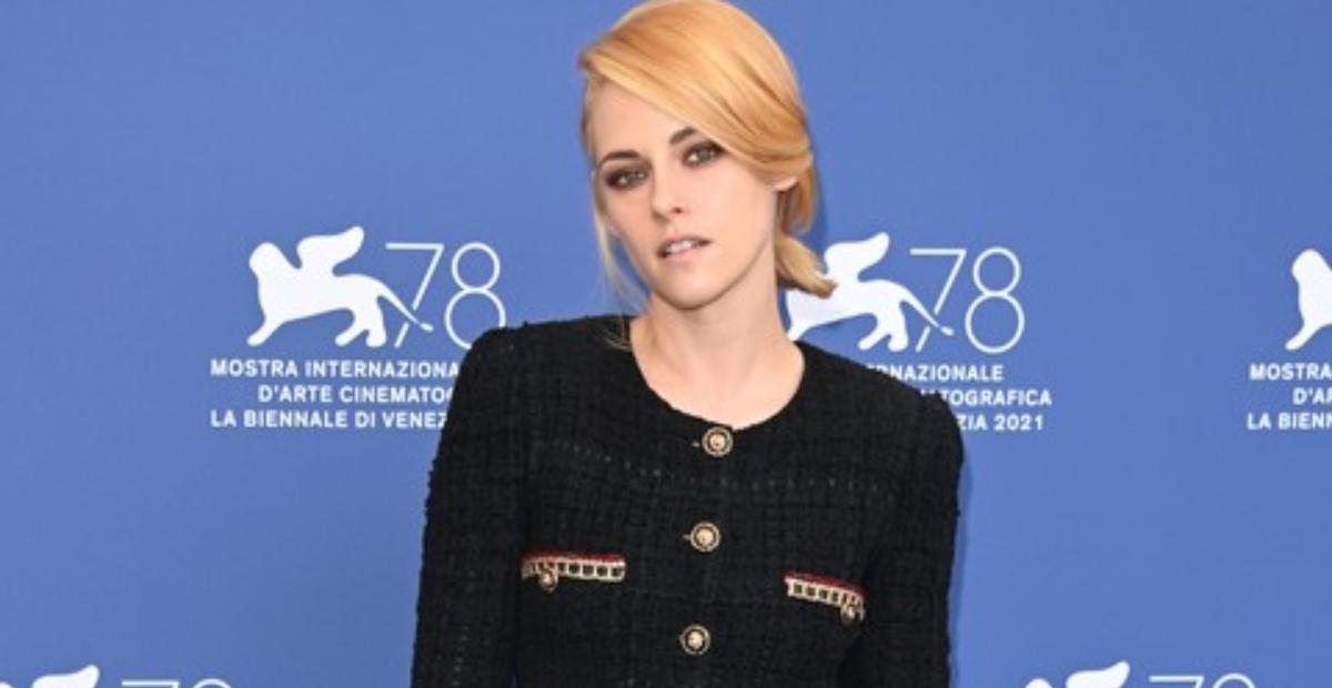 Kristen Stewart aposta em micro macacão da Chanel de R$65 mil para Festival de Cinema de Veneza