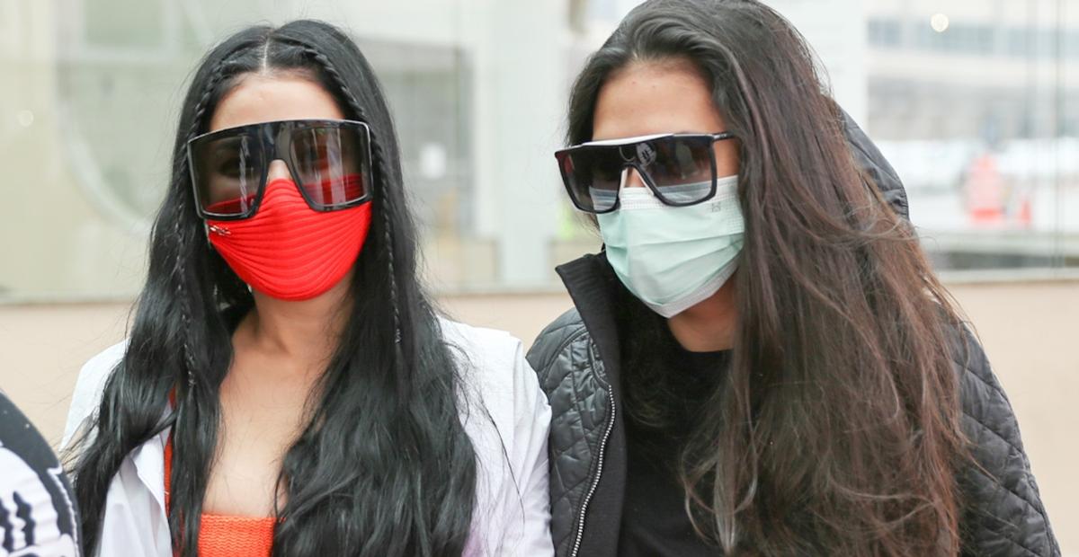 Simone e Simaria são flagradas em aeroporto com looks confortáveis e grifados de mais de R$34mil
