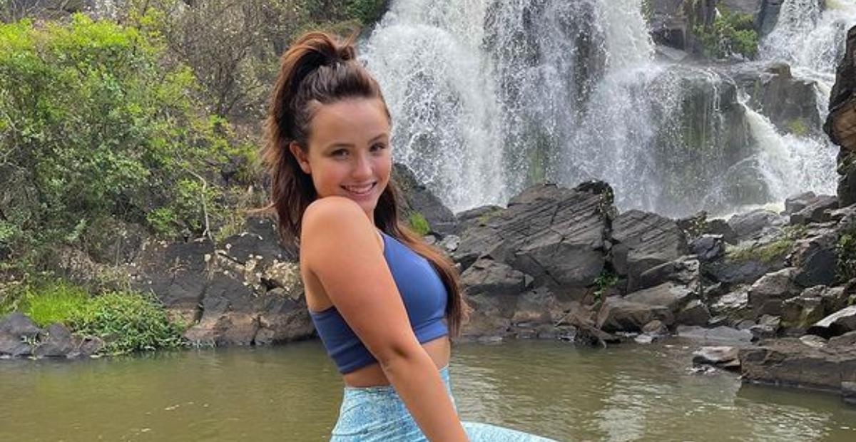 Larissa Manoela curte passeio em cachoeira: ''Momentos pertinho da natureza''