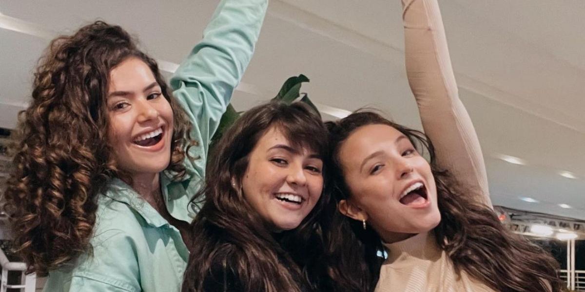 Larissa Manoela exibe clique divertido com Maísa e Klara Castanho e deixa web eufórica: ''Amo''