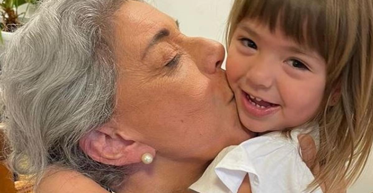 Leda Nagle comemora três anos da neta: ''Viva Zoe, minha neta querida''