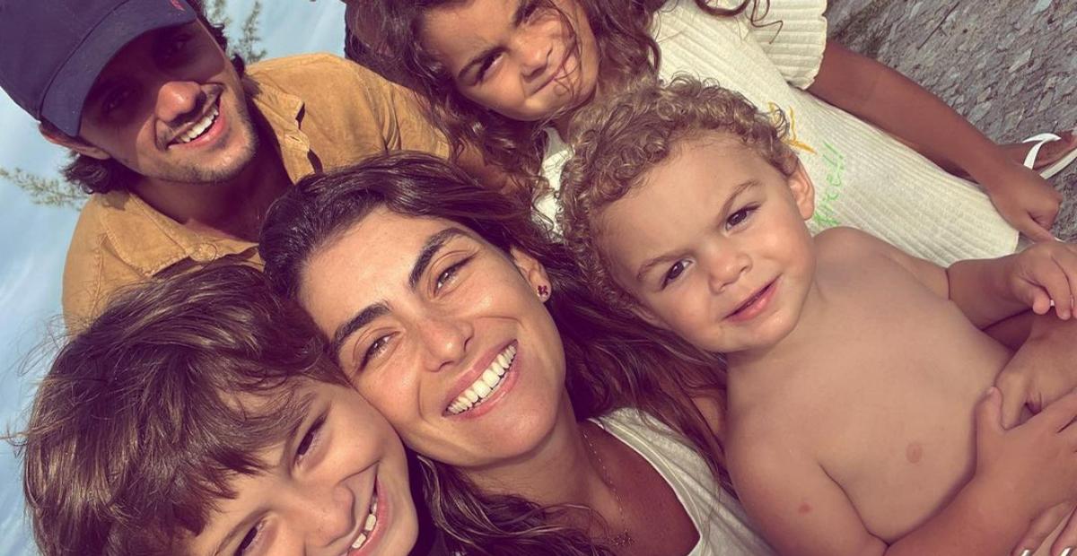 Mariana Uhlmann surge coladinha com a família e se derrete: ''Cheio de amor''