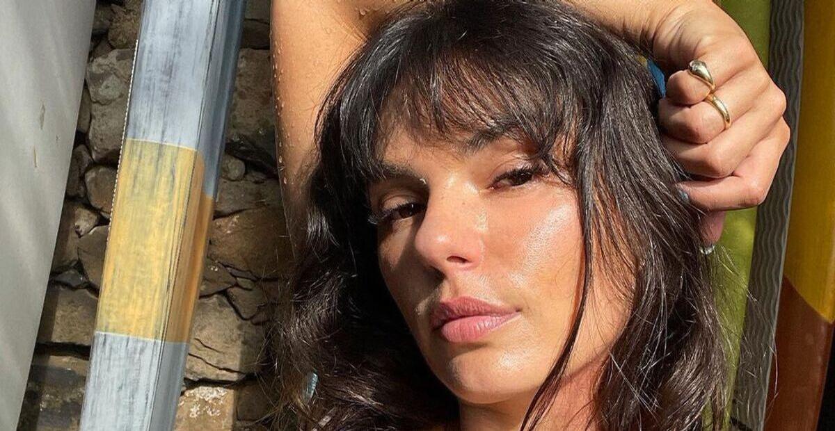Em Noronha, Isis Valverde esbanja beleza natural em fotos de biquíni na praia: ''Sua deusa!''