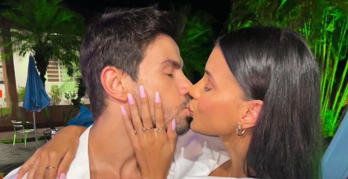 Mariano compartilha clique romântico com a amada, Jakelyne Oliveira, e se derrete: ''Minha prenda''