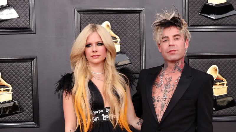 Avril Lavigne e seu noivo Mod Sun já cantaram juntos na música Flames - Foto: Getty Images