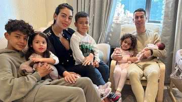 Cristiano Ronaldo e a esposa Georgina Rodríguez voltaram para casa - Reprodução: Instagram