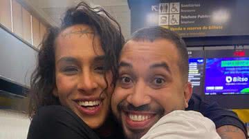 Linn da Quebrada e Gil do Vigor se abraçaram no aeroporto - Reprodução: Instagram
