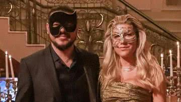 Paula Vaccari, esposa do sertanejo Cristiano, celebra aniversário com baile de máscaras elegante - Allysson Moreno