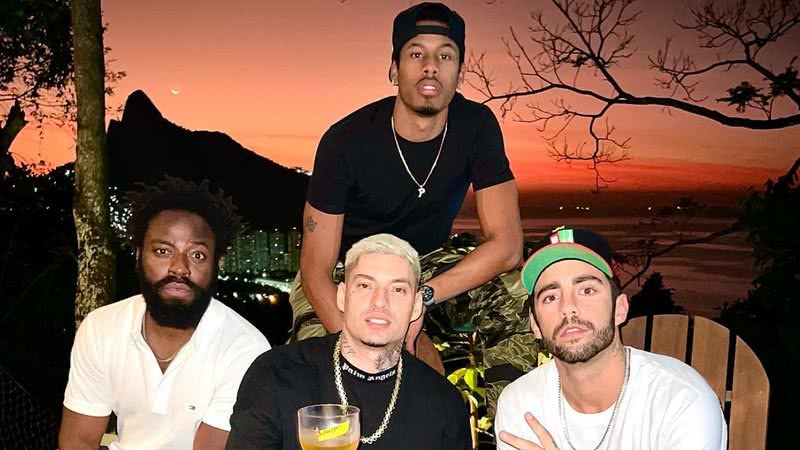 Ex-BBBs Douglas Silva, Paulo André e Pedro Scooby posam com Filipe Ret - Reprodução/Instagram