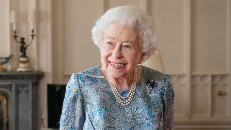 Rainha Elizabeth II apareceu sorridente no Palácio de Windsor após sua pausa - Foto: Getty Images