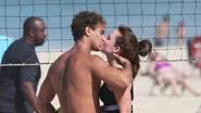 Larissa Manoela e André Luiz Frambach foram vistos aos beijos em praia - Foto: Dilson Silva/AgNews