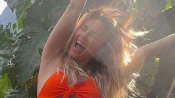 Carolina Dieckmann exibe corpo sarado em biquíni laranja - Reprodução/Instagram