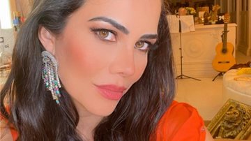 Daniela Albuquerque esbanja beleza em casamento com vestido vermelho - Reprodução/Instagram