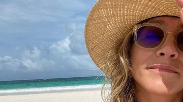 Aos 53 anos, Jennifer Aniston exibe boa forma ao renovar o bronzeado em praia deserta - Reprodução/Instagram