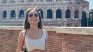 Larissa Manoela posou em frente ao Coliseu - Reprodução: Instagram