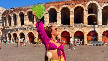 Larissa Manoela aposta em estilo colorido e curto para passeio em cidade romântica na Itália - Foto/Instagram