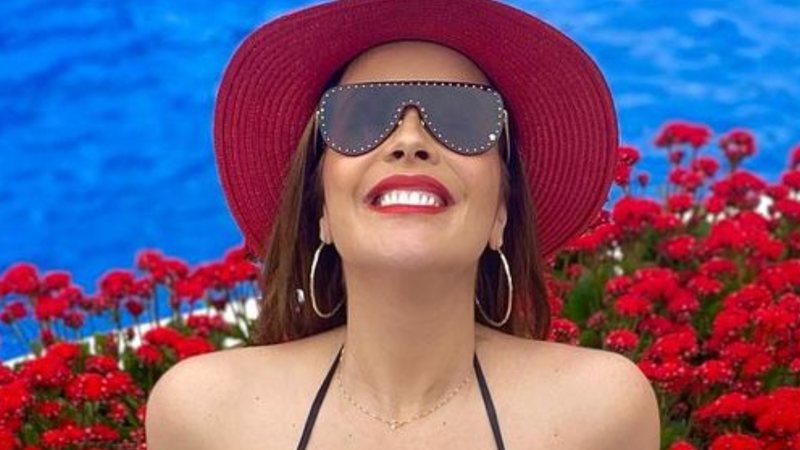Renata Domínguez exibe barrigão na piscina - Reprodução/Instagram
