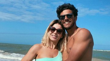 Sheila Mello curte momento carinhoso na companhia do namorado, João Souza - Reprodução/Instagram