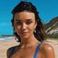 Talita Younan esbanja beleza usando um biquíni mínimo em praia paradisíaca