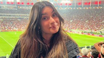 Thaila Ayala foi ao jogo do Corinthians contra o Flamengo no Maracanã e ainda aproveitou para vestir o filho com o uniforme do time do coração - Reprodução/Instagram