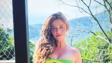 Modelo Cintia Dicker decidiu encantar web com fotos do barrigão que espera filha com surfista Pedro Scooby - Foto: Reprodução / Instagram