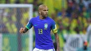 Daniel Alves foi capitão da partida da Seleção Brasileira contra Camarões, que acabou perdendo por 1 a 0 - Foto: Getty Images