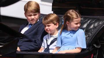 O Príncipe George, a Princesa Charlotte e o Príncipe Louis já começaram as festividades de Natal na escola - Foto: Getty Images