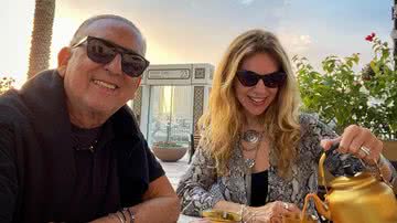 Galvão Bueno e sua esposa, Desiree Soares, tomando café da manhã em um hotel de luxo nas Maldivas - Foto: Reprodução/Instagram @desireesoares