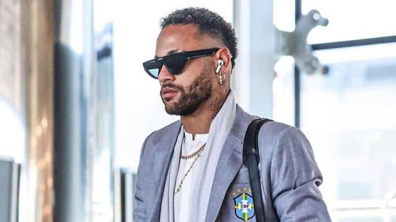 Neymar Jr. era fotografado usando fone de ouro durante da Copa do Mundo de 2022 - Reprodução: Instagram
