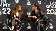 A artista mexicana Thalia e a cantora brasileira Anitta; as duas são amigas e apresentaram o Grammy Latino 2022 juntas - Ethan Miller/Getty Images