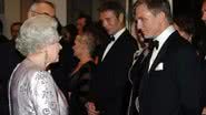 Daniel Craig comentou em um talk-show americano sobre um momento engraçado que teve com a monarca - Foto: Getty Images