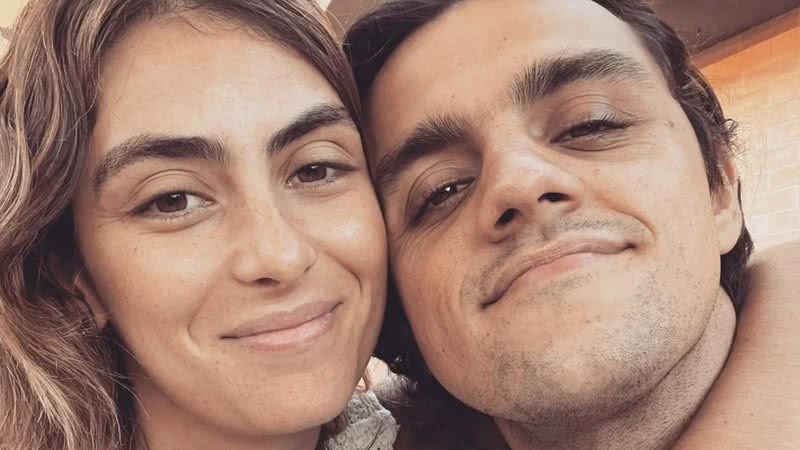Felipe Simas exibe momento romântico ao lado da esposa, Mariana Uhlmann - Reprodução/Instagram