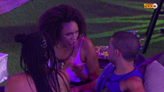 Jessi, Linn e Vyni conversam durante a festa - Reprodução / TV Globo