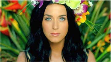 Com elegante look de couro, Katy Perry arrasa na beleza e na boa forma - (Reprodução/Youtube)