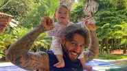 Lucas Lucco se diverte ao tomar açaí com o filho, Luca - Reprodução/Instagram