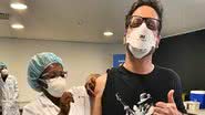 Lucio Mauro Filho comemora ao receber terceira dose da vacina contra a covid-19 - Reprodução/Instagram