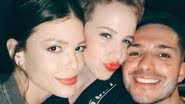 Vitória Strada curte noite animada com a noiva, Marcella Rica e um amigo - Reprodução/Instagram