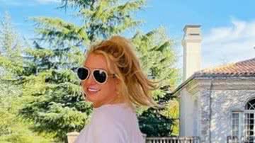 Britney Spears disse na legenda que os filhos não quiseram acompanhá-la na visita à árvore - Reprodução: Instagram