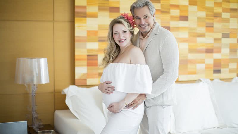Prestes a serem pais, Edson Celulari e Karin Roepke celebram momento especial - Hanna Rocha