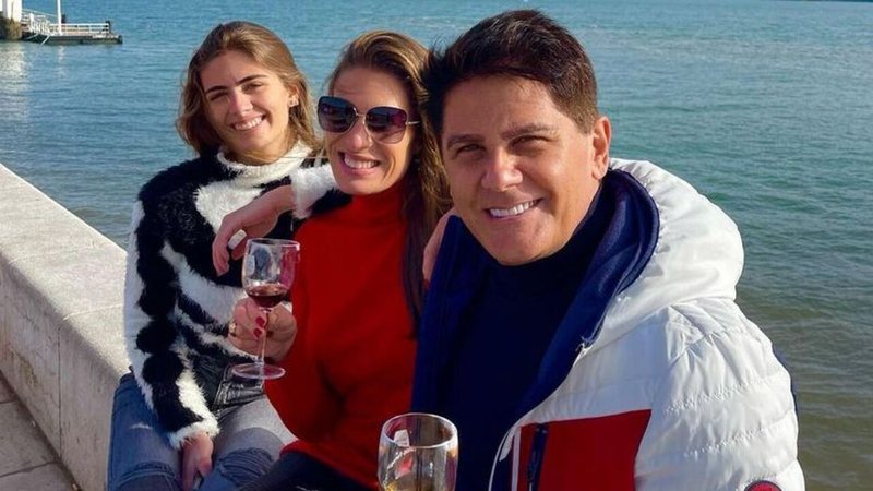 Elaine Mickely e César Filho aproveitam as férias com os filhos em Portugal - Reprodução / Instagram