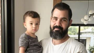 Juliano Cazarré com o filho, Gaspar - Reprodução/Instagram