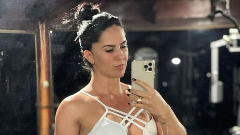 Graciele Lacerda esbanja boa forma ao posar de look fitness na fazenda - Reprodução/Instagram