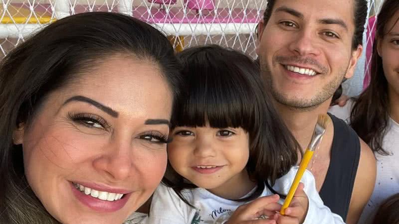 Filha de Maíra Cardi não deixa a mãe gravar vídeo para Arthur Aguiar - Reprodução/ Instagram