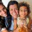 Na Bahia, Regina Casé celebra reencontro com a filha e o neto