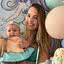 Thaeme Mariôto celebra 4 meses da filha, Ivy, com festinha temática
