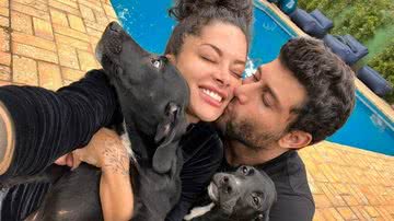 Aline Campos surge coladinha com Jesus Luz e seus pets em cliques encantadores - Reprodução/Instagram