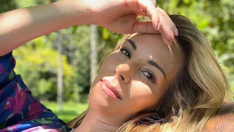 Ana Furtado surge deslumbrante tomando sol - Reprodução/Instagram