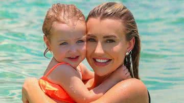 Ana Paula Siebert curte banho de piscina coladinha com a filha, Vicky - Reprodução/Instagram