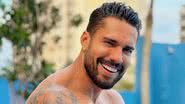 Ex-BBB Bil Araújo arranca elogios ao surgir sem camisa na piscina - Reprodução/Instagram